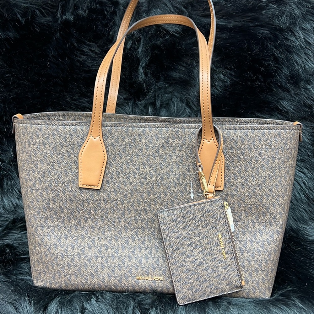 Michael Kors - Picture 1 of 9